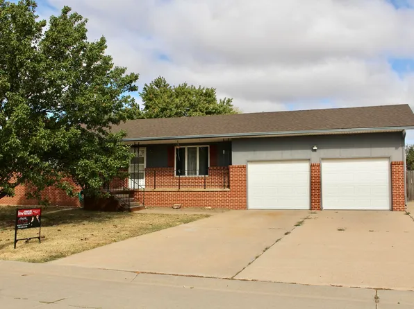 403 W Barton St, Russell, KS 67665