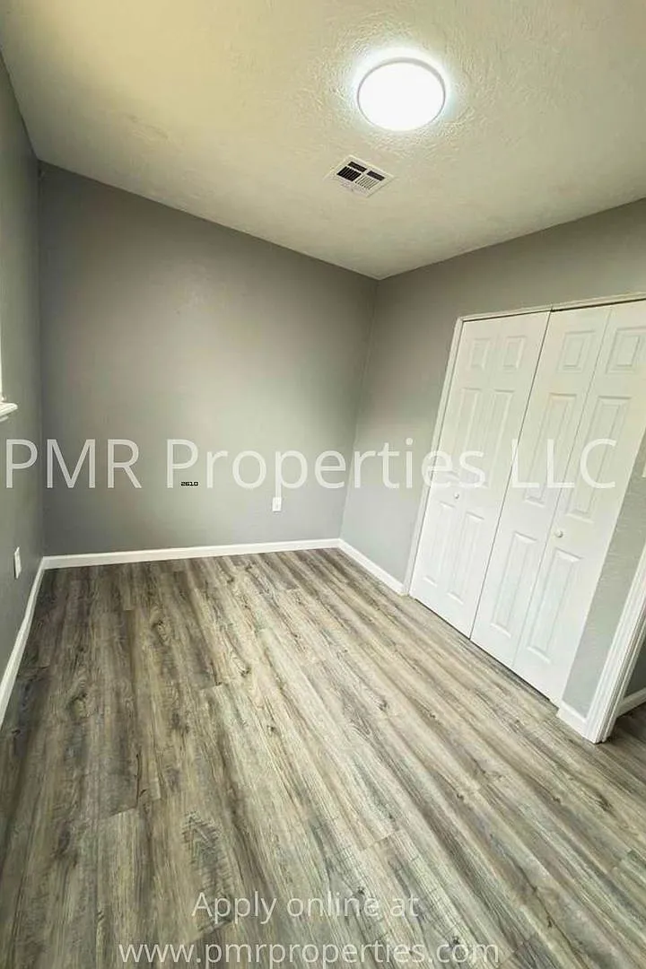 4 Bedrooms/ 2 Bathrooms House — Photo 4
