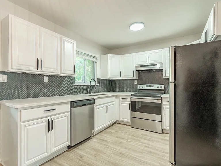 740 Mozley Dr SE #C8 — Photo 1