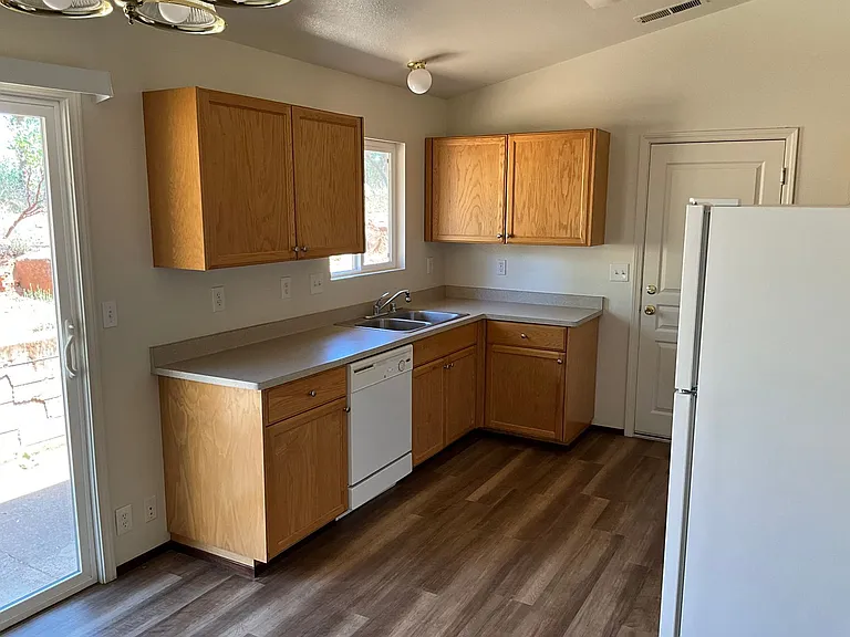 5930 Camino Ln — Photo 21