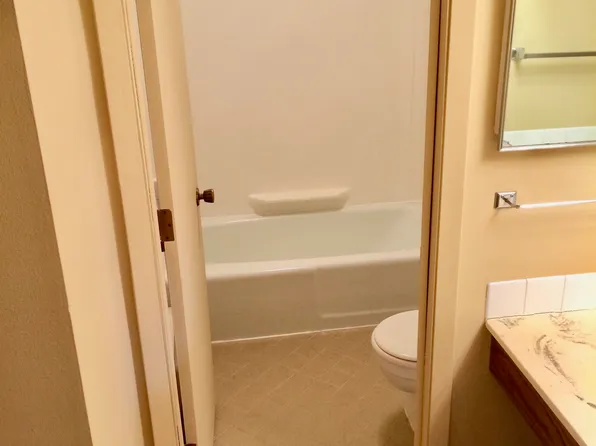 901 11th Ave S APT 4, Hopkins, MN 55343