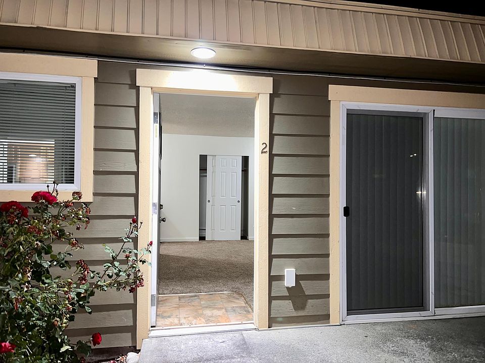 1st image of 300-E2 E Whidbey Ave