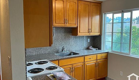 5th image of 9872 Bancroft Ave