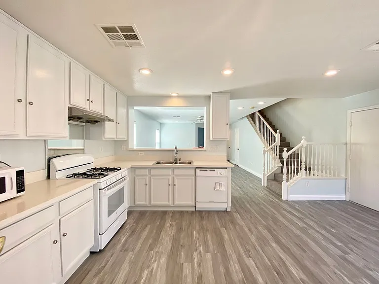 3340 Century Plant St — Photo 6