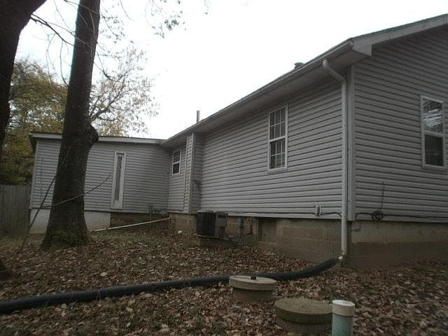 2nd image of 703 Hollywood Heights Rd