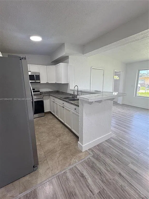 3 bed, 2.0 bath, 1245 sqft, $3,300 — Photo 4