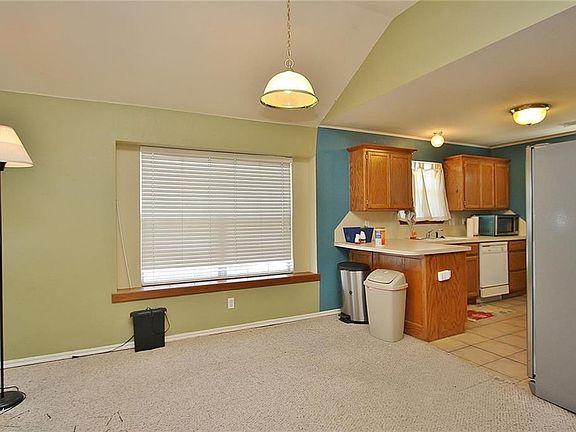 3rd image of 809 Kenwood Dr