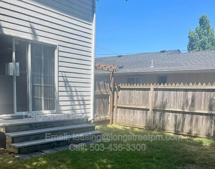 1927 NW Highland Dr — Photo 33