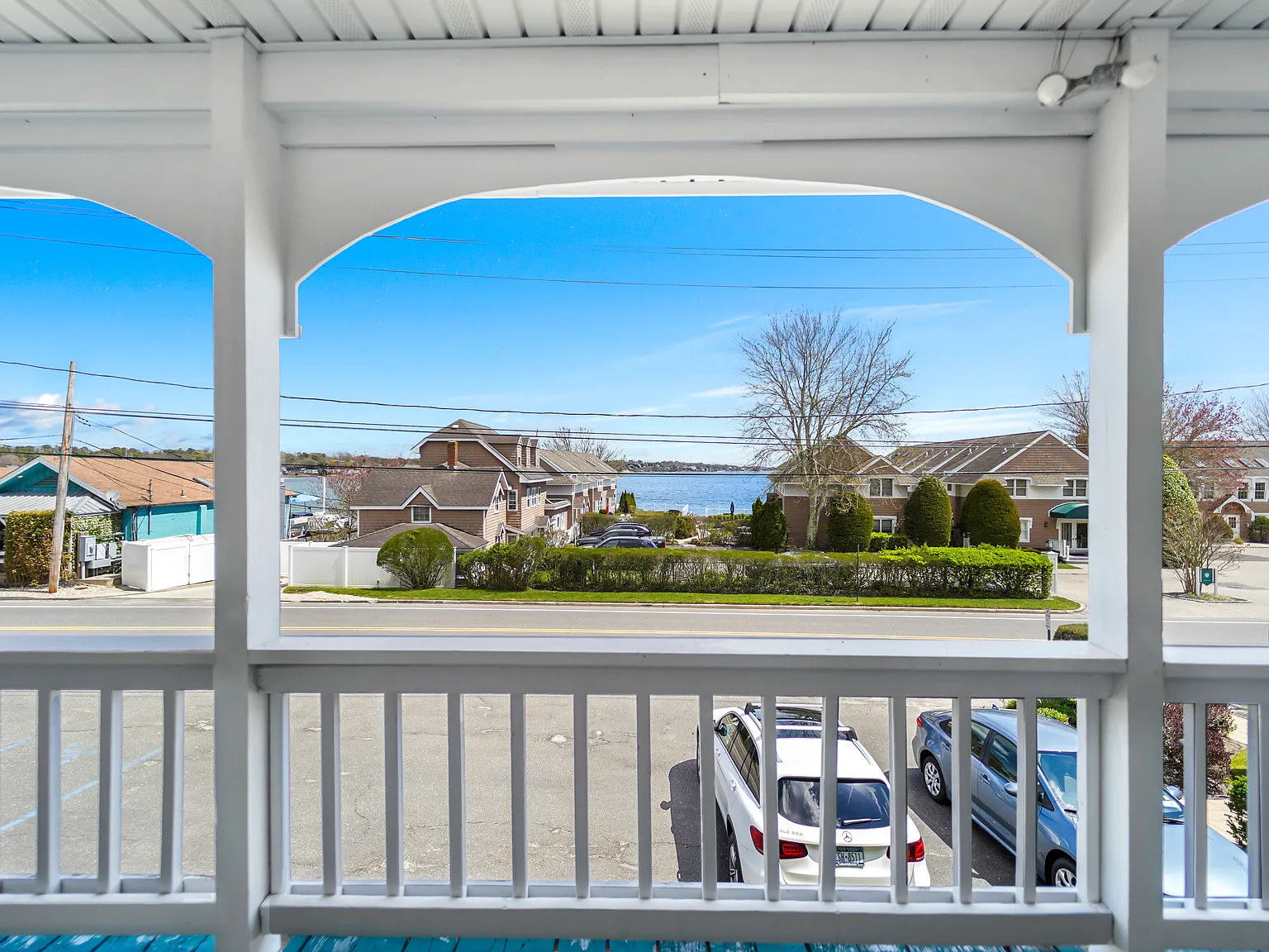 Condo overlooking Shinnecock Bay — Photo 4
