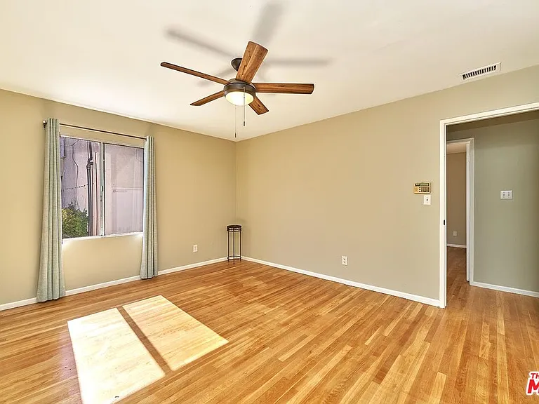 429 S Orange Dr — Photo 35
