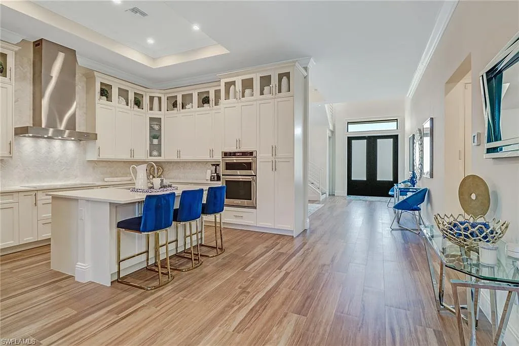 5 bed, 6.0 bath, 4470 sqft, $15,000 — Photo 3