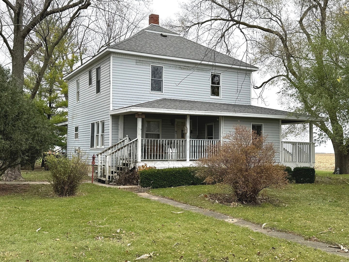 609 E Main St, Ashkum, IL 60911 | Zillow
