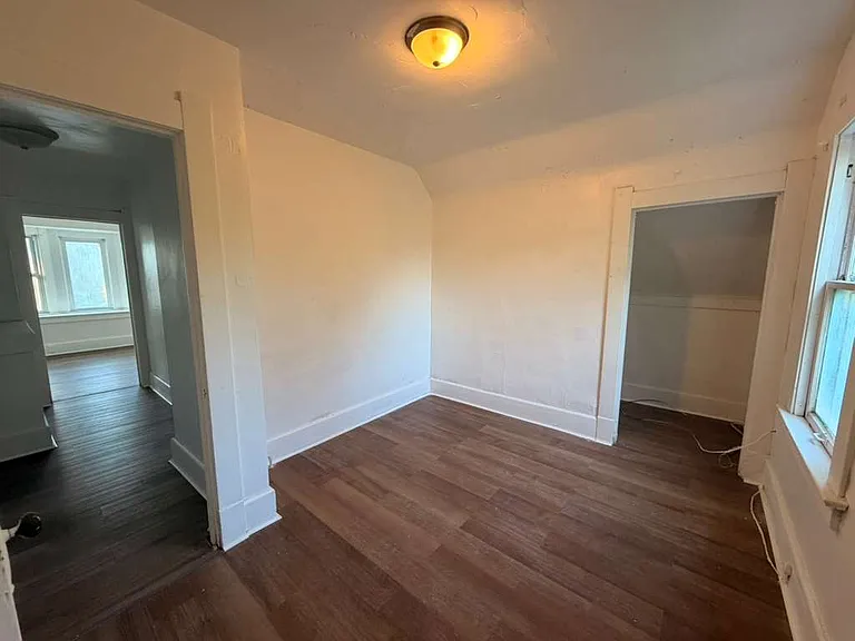 238 E Pearl St — Photo 10
