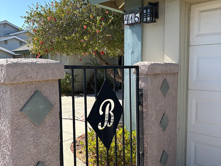 415 Wellington Dr — Photo 2