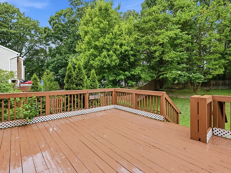 57 Shrewsbury Ct — Photo 31