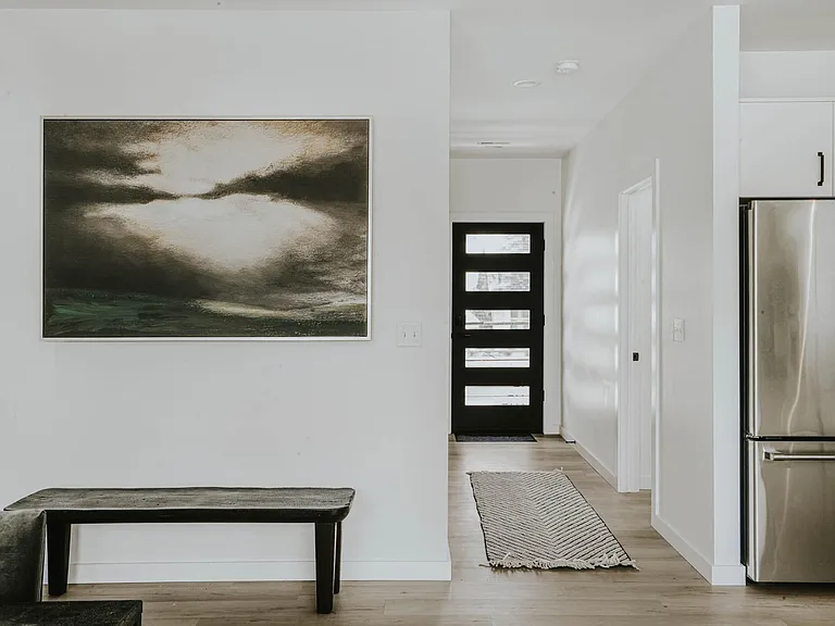 401 E Peach St — Photo 5
