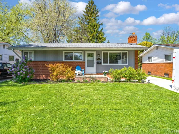 22001 Saint Gertrude St, Saint Clair Shores, MI 48081