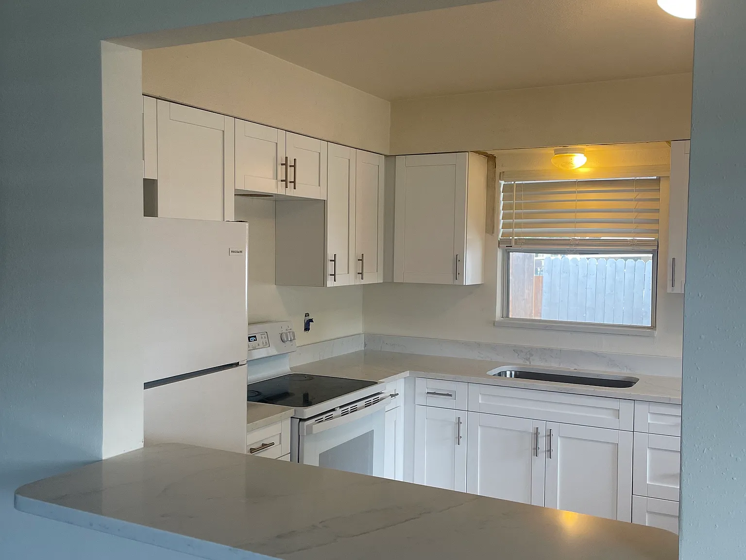 403 S Orion Ave — Photo 4