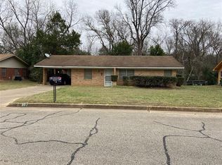 204 Sheridan Dr, Palestine, TX 75801