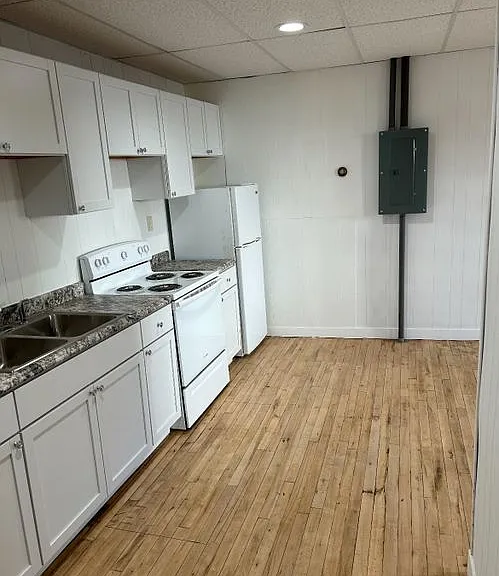 302 Main St — Photo 3