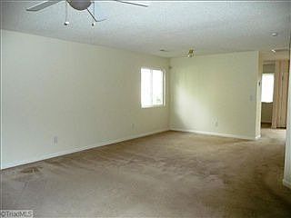4th image of 906 Townsend Farm Dr