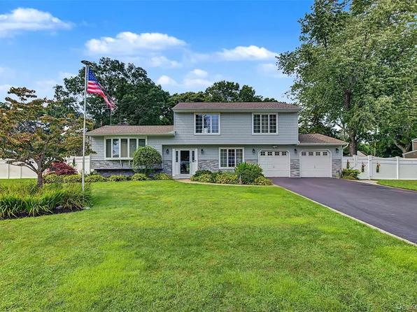 105 Nathan Drive, Bohemia, NY 11716