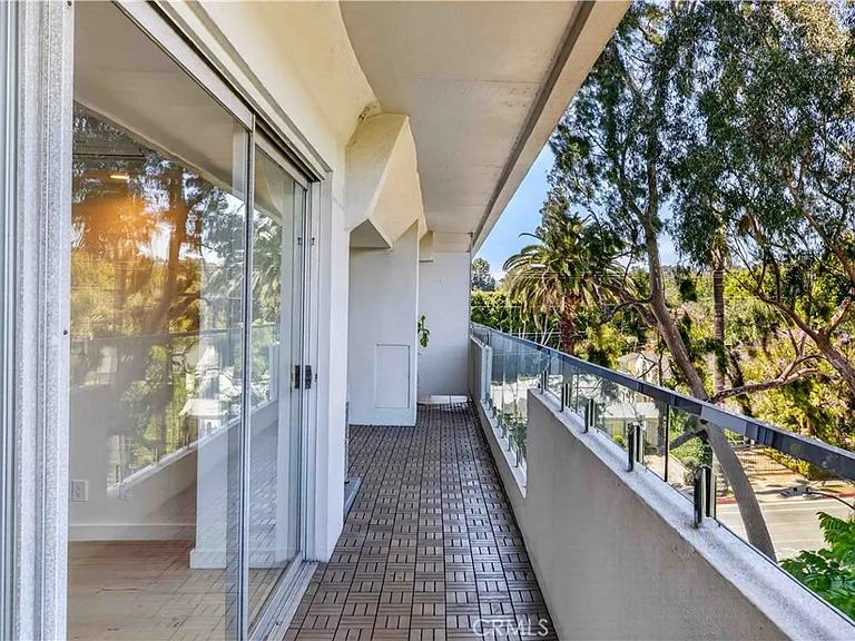 838 N Doheny Dr #505 — Photo 25