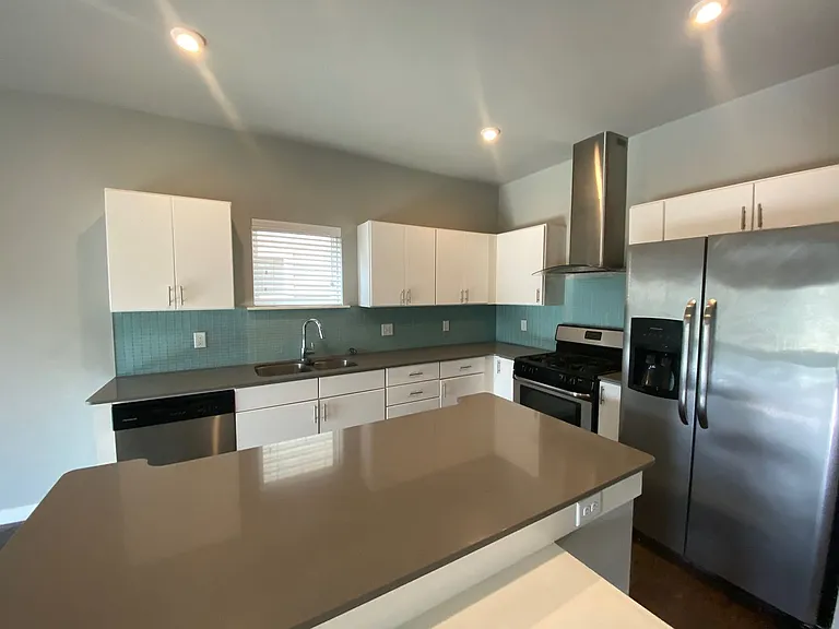 17612 Hampton Park Dr #B — Photo 5