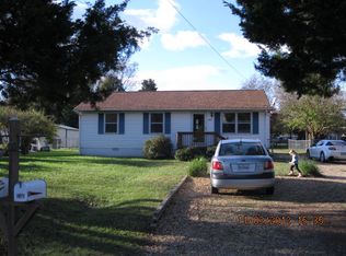 211 Mimosa Ave, Colonial Beach, VA