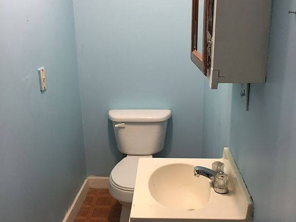 2nd image of 911 W Charles St APT 5