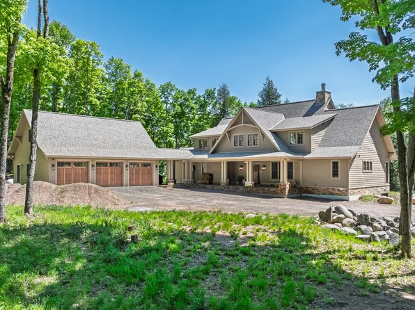 18751 Big Lake Rd, Watersmeet, MI 49969