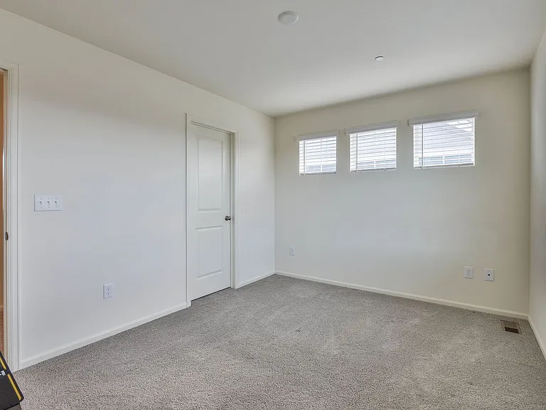 344 Zeppelin Way — Photo 17