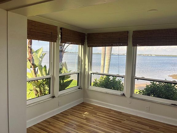 5th image of 3853 Catalina Dr