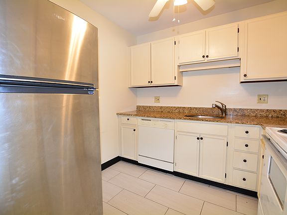 3rd image of 147 Milk St APT 10