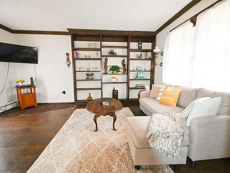 455 Fred St — Photo 6