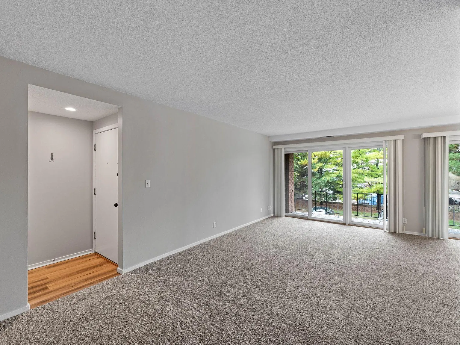 2 bed, 1.5 bath, 1036 sqft, $1,795 — Photo 4
