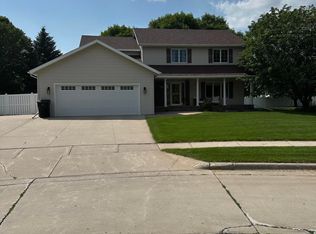 1226 Russet Cir, Grand Forks, ND 58201