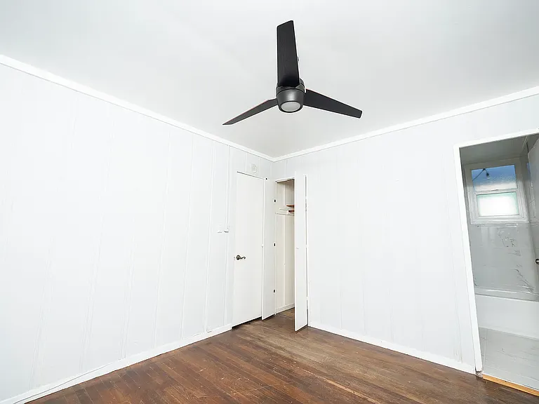 4499 Campus Ave — Photo 16