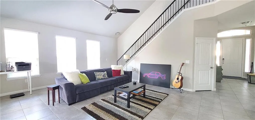4 bed, 3.0 bath, 2355 sqft, $2,500 — Photo 3
