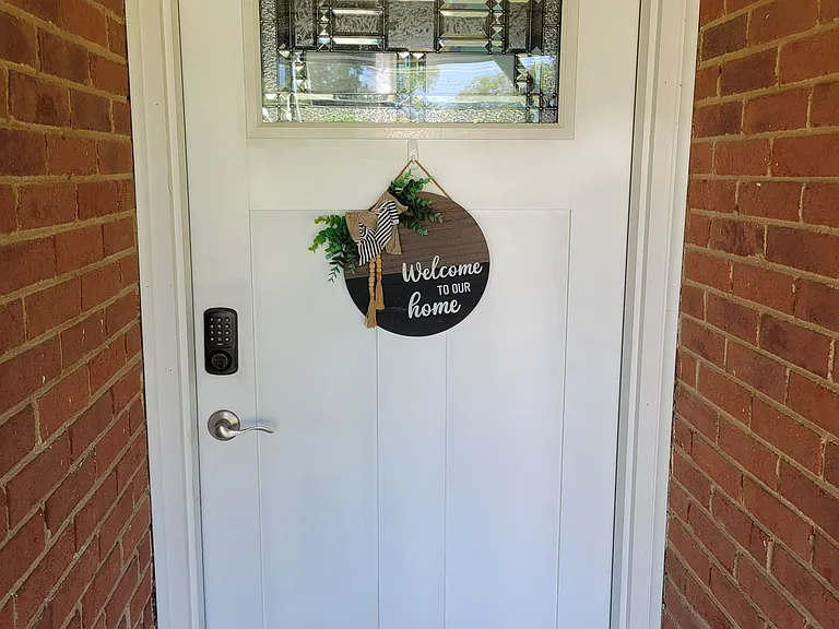 9401 Eleanor Dr — Photo 2