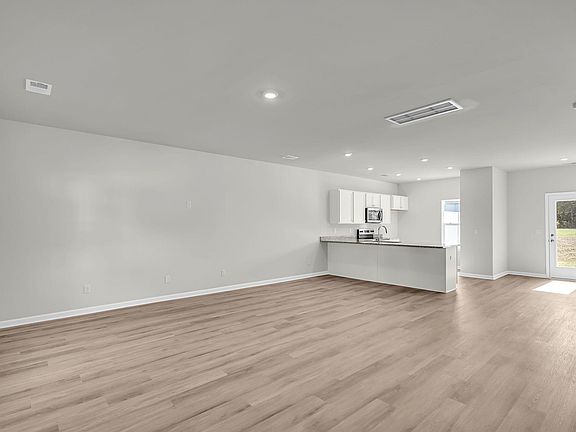 3rd image of 224 Harding Ln
