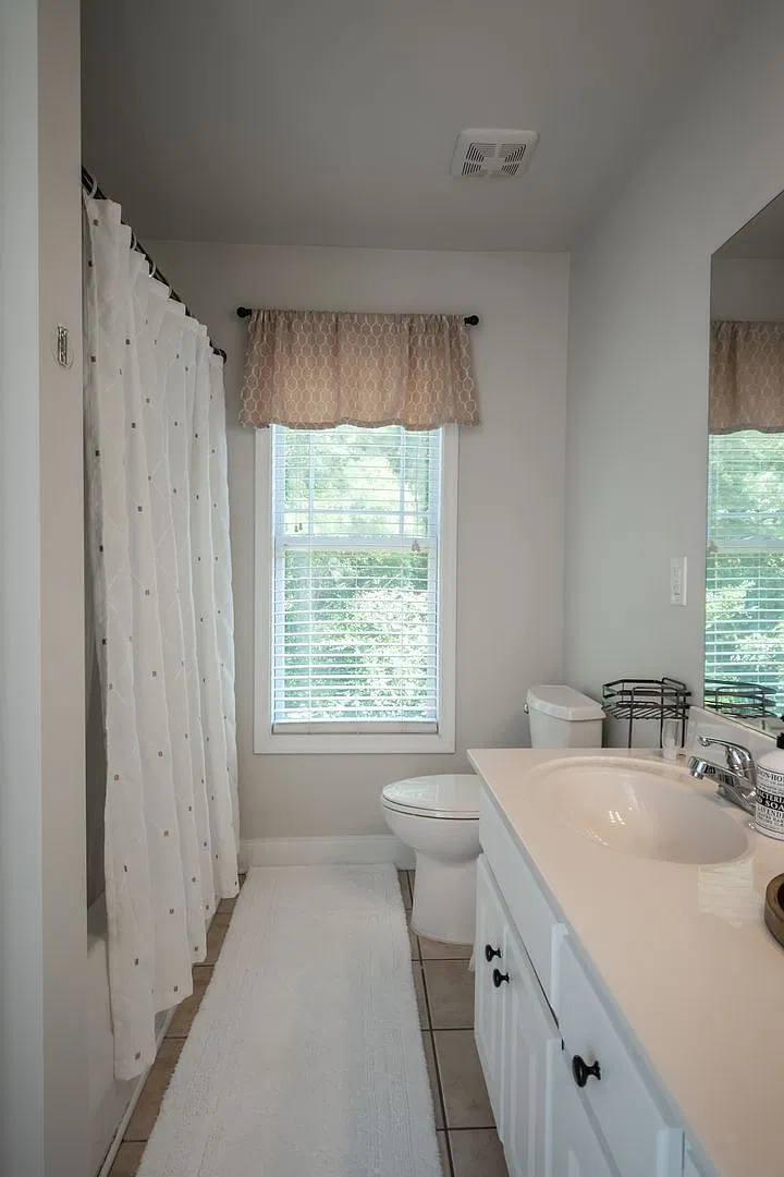 Luxury 2 Bedroom Townhouse at Whitehall Village — Photo 4