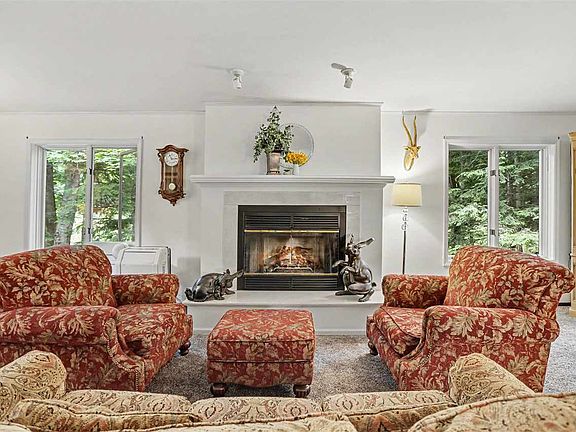 4th image of 2525 Hemlock Ln