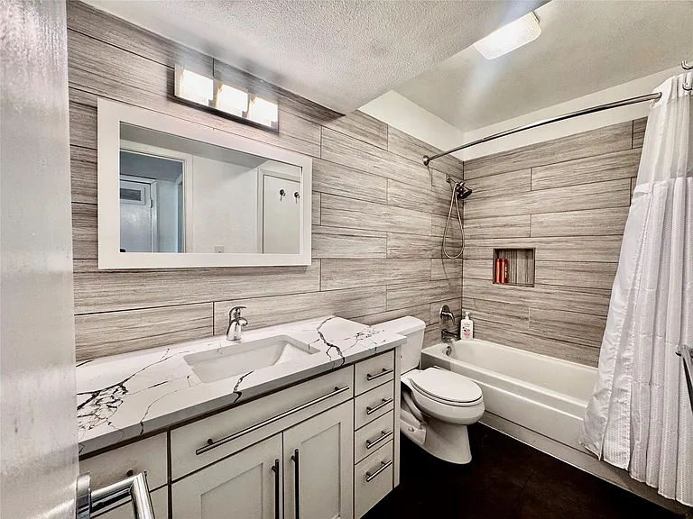 1202 Newning Ave #307 — Photo 6
