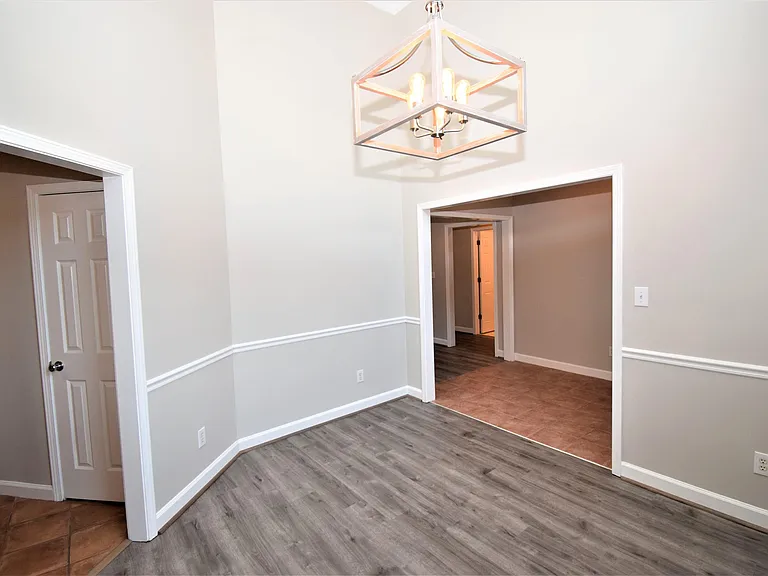 5725 Riverbirch Dr — Photo 8