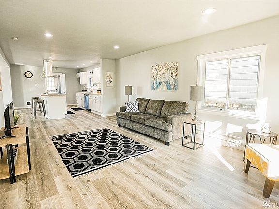3rd image of 4417 N 22nd St
