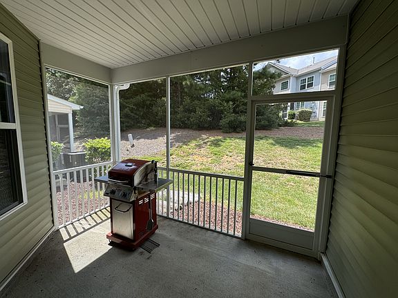 4th image of 867 Saratoga Dr