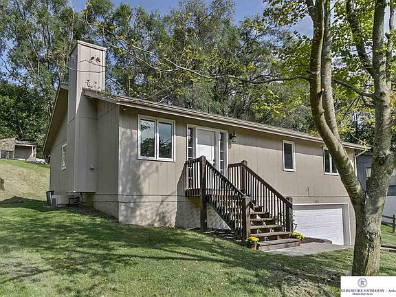 3rd image of 1305 Rock Bluff Ave