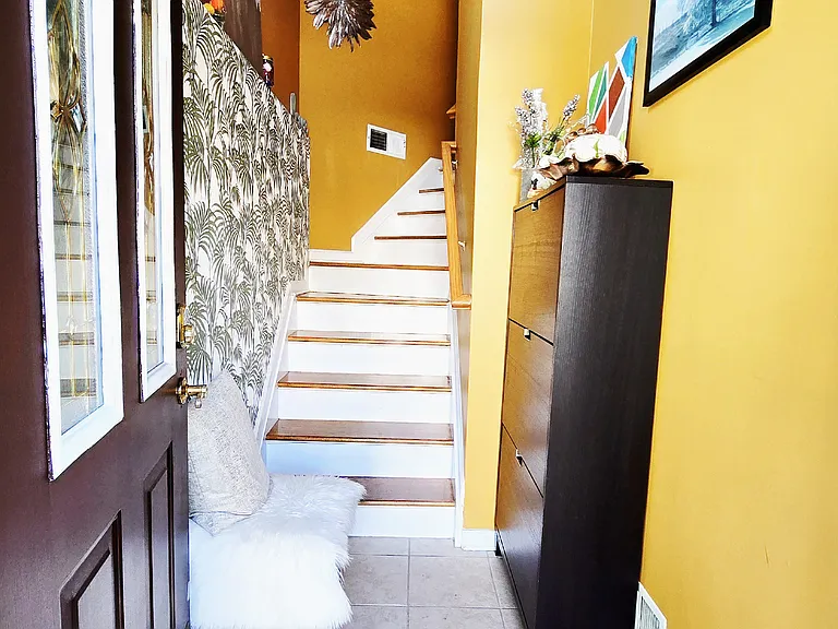 324 Winthrop Dr — Photo 2