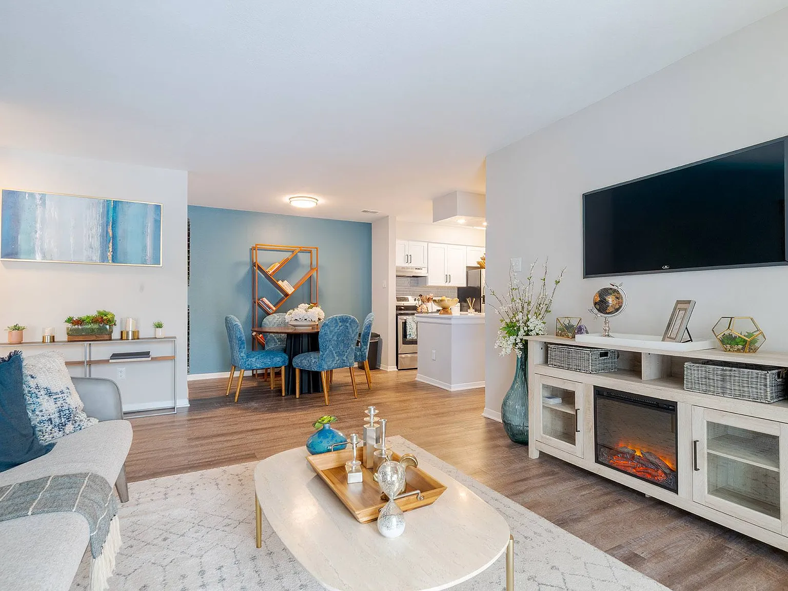 Saddle Ridge Apartments — Photo 1